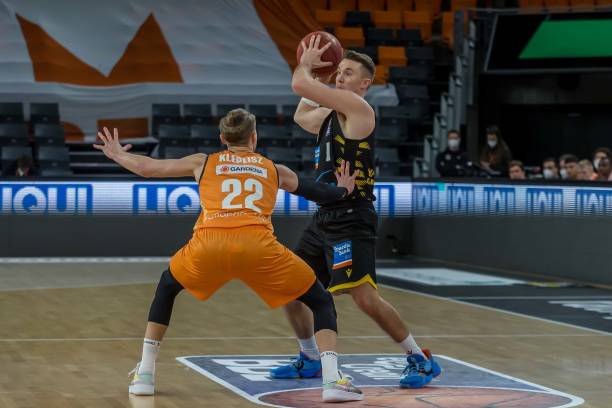 以及定期的 以及定期的