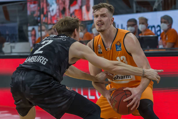 虽然场均 虽然场均